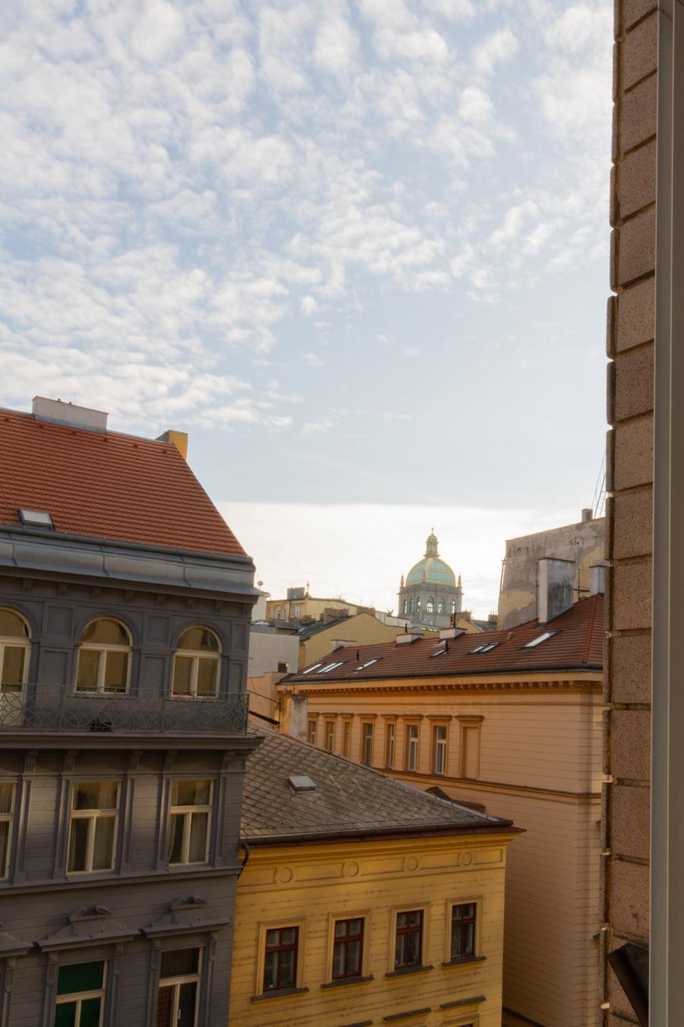 Main Prague Square Apartments Sauna And Fireplace Exterior photo